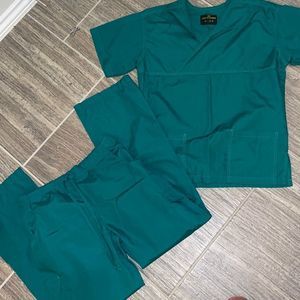 Lizzy B Canada- XS- Scrubs - 2 items